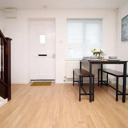 2 Schlafzimmer Haus- 3 Betten- Kostenloses Parken- Wifi- Patio By Interhome Ferienhaus Bristol