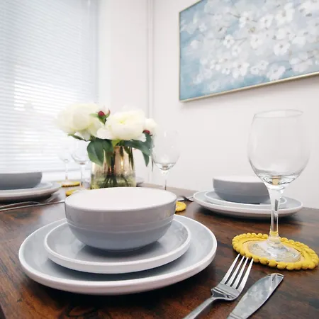 2 Schlafzimmer Haus- 3 Betten- Kostenloses Parken- Wifi- Patio By Interhome *