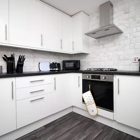 2 Schlafzimmer Haus- 3 Betten- Kostenloses Parken- Wifi- Patio By Interhome * Bristol